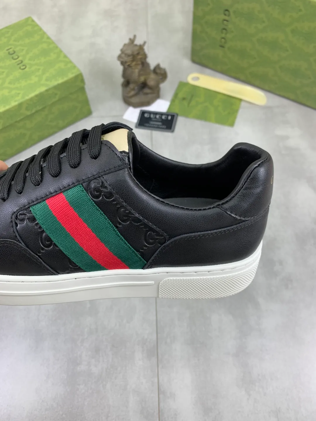 Men's shoes 💰P420 💰[New style]🆘 The latest model from Gucci GUCCI official website🎁Classic casual and fashionable men's shoes👟Best model💥The style is simple and elegant, exclusive for trendy men. Unique official website latest brand elements👑Gucci original decoration, fashionable and generous, original soft calfskin fabric➕Comfortable soft first-layer pigskin lining ✅The official website specifies wear-resistant casual outsole, the classic model is photographed in real life🎬Color: 2️⃣colors available😍Number of codes: 38-44